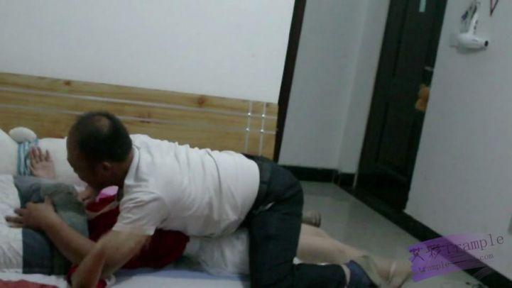 美少女惩治暴力男. 美少女惩治暴力男.