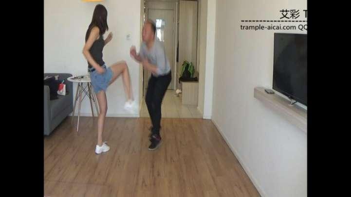 与妹妹踢打对战（上）