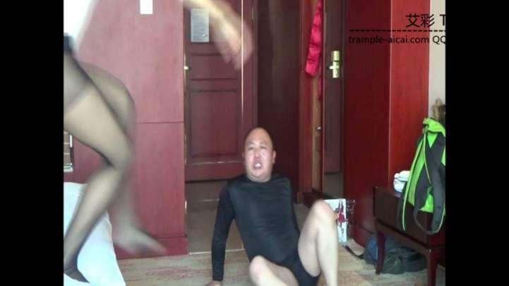 猥亵女同事澡虐打沦为玩物