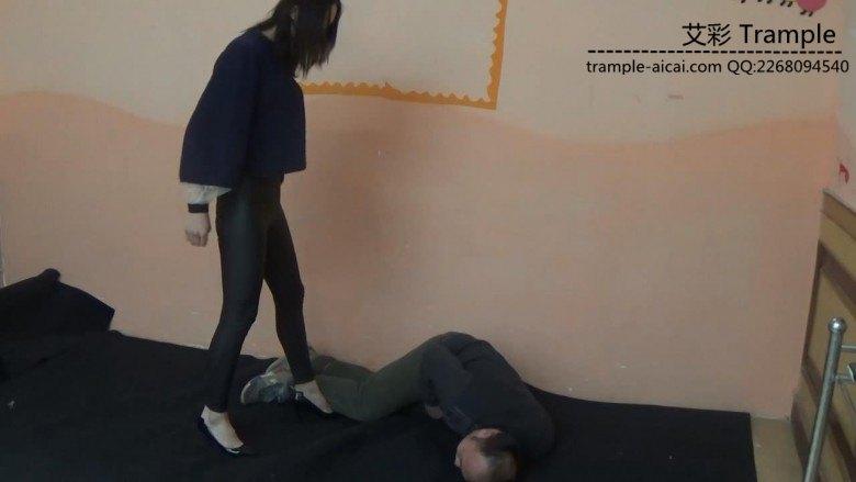 女老大教训组织人员