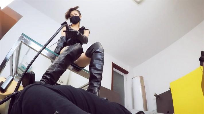 践踏 长靴丝袜全体重踩脚下男人GP730D1上 跟随视角 YC-211227-3