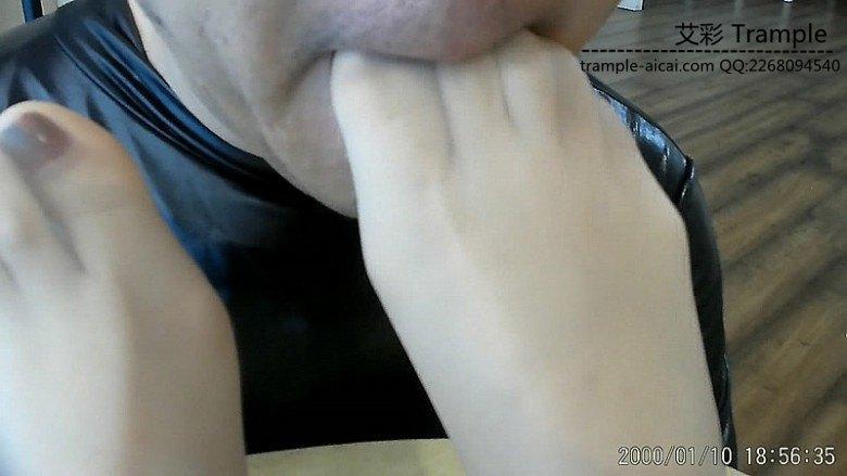 【快手红人】美脚玩喷子金生