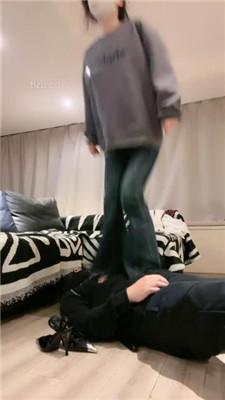 【九九女王】双S-教训出轨男-遛狗爬行/骑马/舔脏鞋底/踩踏