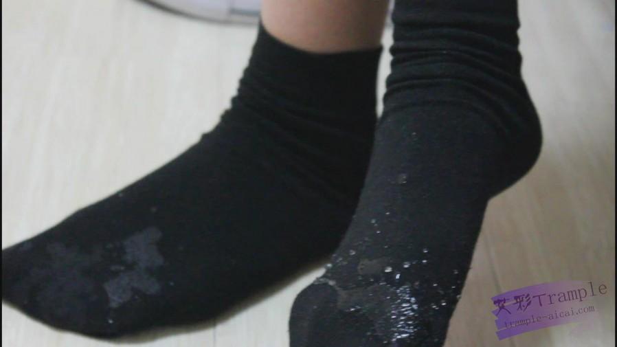 第一视角口水羞辱，贱狗快来舔我吐到鞋袜上的口水