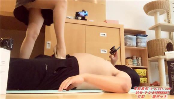 婧児全语言 高跟丝袜全体重踩踏玩脚下的奴