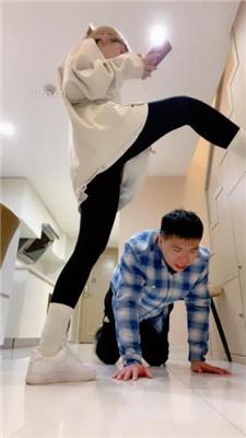 【甜味药丸】白袜瑜伽裤-口枷塞嘴/踩狗头狗爪/舔脏鞋底