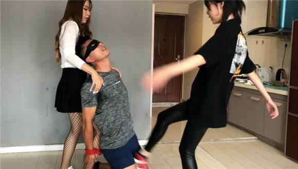 〖碎蛋娇娃〗美女联合闺蜜惩治内衣贼