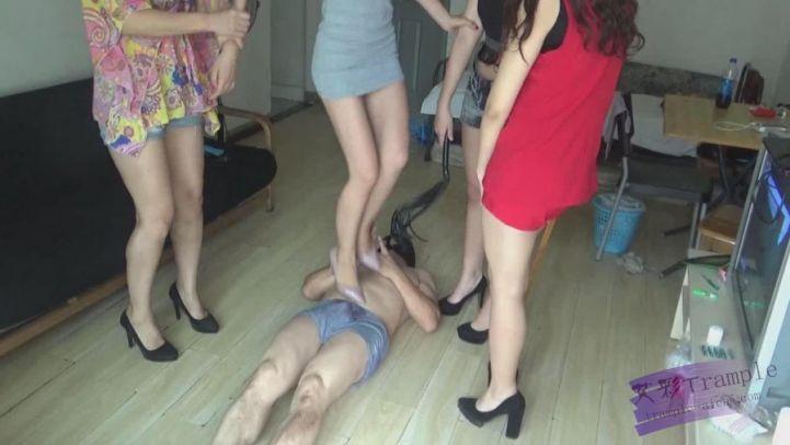 品丝阁四主踢踹 品丝阁四主踢踹