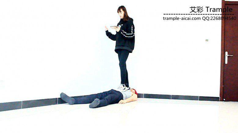 00后天使女主坐脸弄贱狗下体！