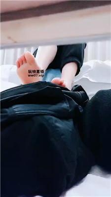 【玉主子】玉足蹂躏踩踏舔 JS250503-15