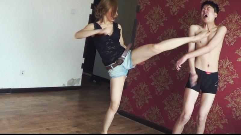 黑冰女神高位踢瘦靶子