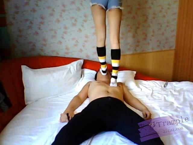 ★小教练★”踢球“运动回来，筒袜，袜子味道很足喔，还是踩祈祷哥