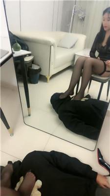 【乔伊】素人S-黑丝美腿镜前羞辱【双视角版】 JS250315-27