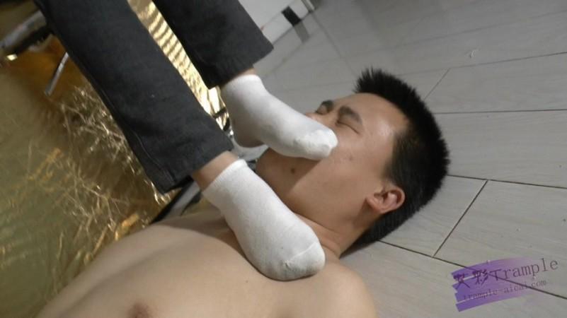 小月 强迫奴隶闻臭白袜脚