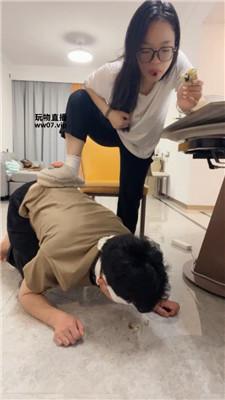 【南月女神】骑马伺候吃早餐-舔马桶-舔玉足 JS250314-7