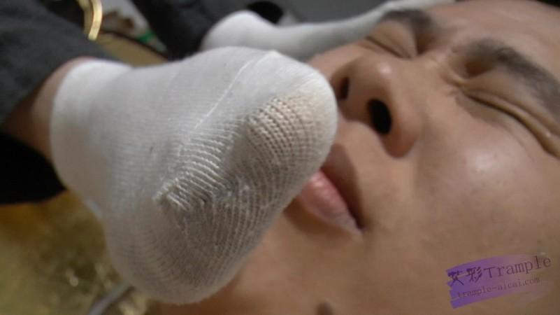 小月 强迫奴隶闻臭白袜脚