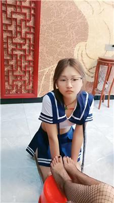 【妤安主】闺蜜犬下跪伺候 JS250414-40