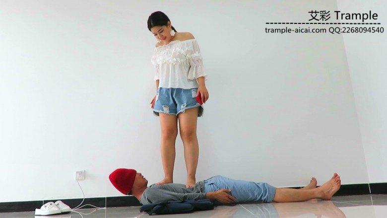 双胖主听音乐在贱狗身上韵律踩踏！