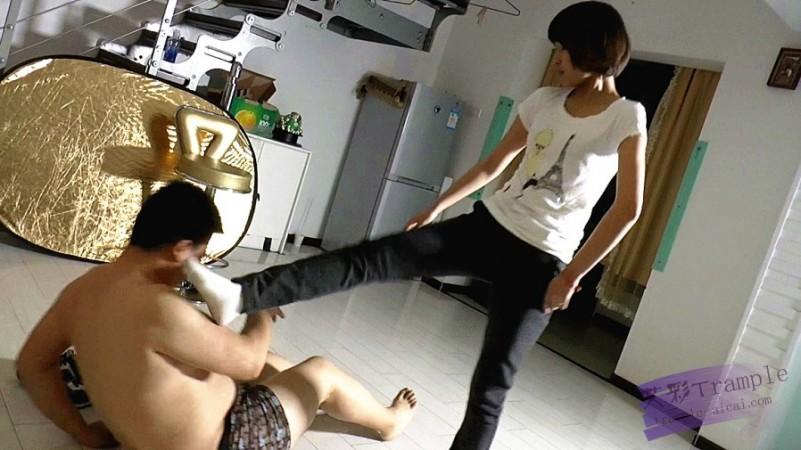 小月 脚喂食侮辱虐打 小月 脚喂食侮辱虐打