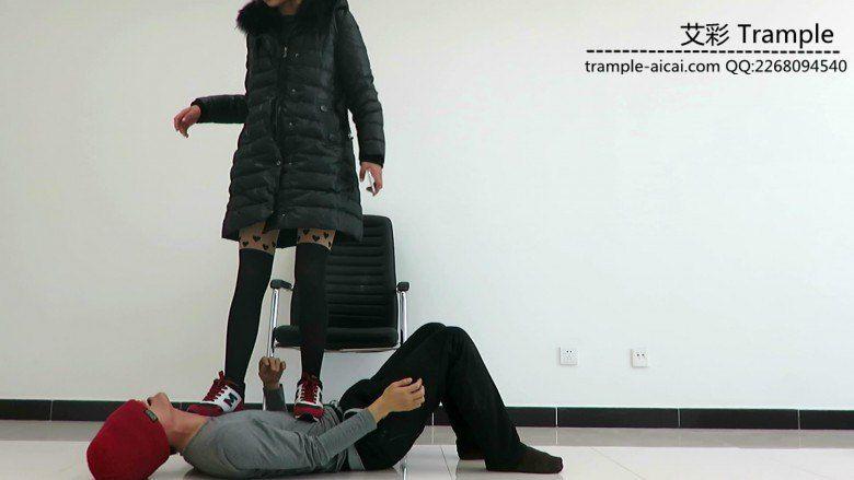 甜美媛媛女主出演！黑老师收学生钱被谩骂暴打！