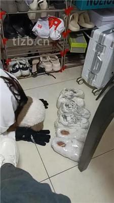 【爱可呀】母畜-清理脏鞋/闻棉袜/对鞋磕头/袜子塞嘴