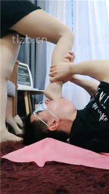 【An盈盈】下跪强制插嘴深喉