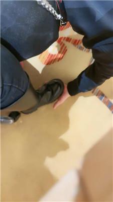 【小妈】桌底无意识长靴踩虐 JS250111-43