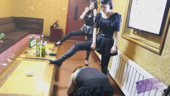 歌厅多小姐极度羞辱(二)