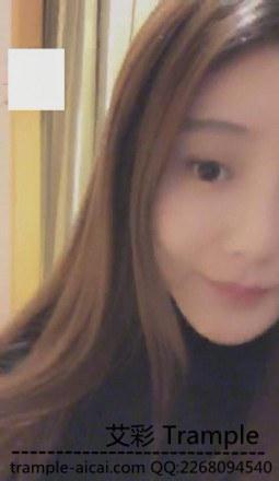 VIVI调教现实中的朋友踩踏羞辱闻肉丝