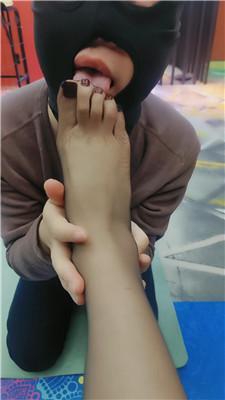 【咩祖】黑丝高跟蹂躏踩虐脚下喂食 bf49840