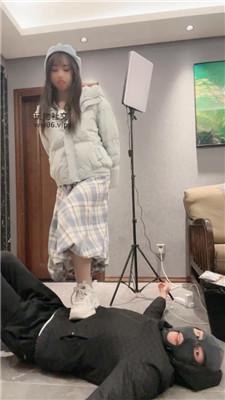 【猴歌】路边开发下班素人踩虐 bf49851