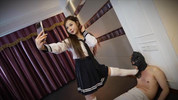 『奴隶岛』—〔Magic︱Mirror 魔镜少女〕—踢踹告密的班长 B2066