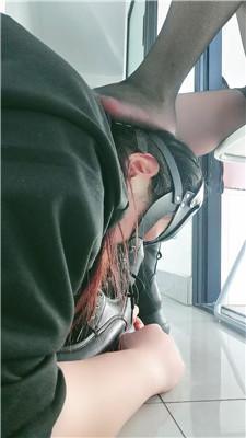 【璃茉】短靴黑丝脚下喂食母畜 JS250210-2