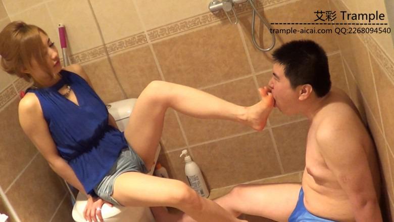 黑冰厕所虐奴到尿失禁