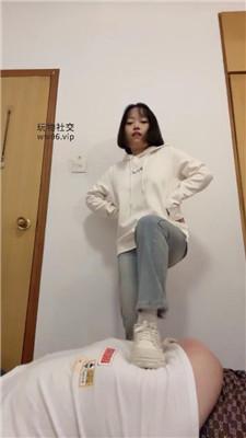 【佳佳】运动鞋全体重跳踩 bf51045