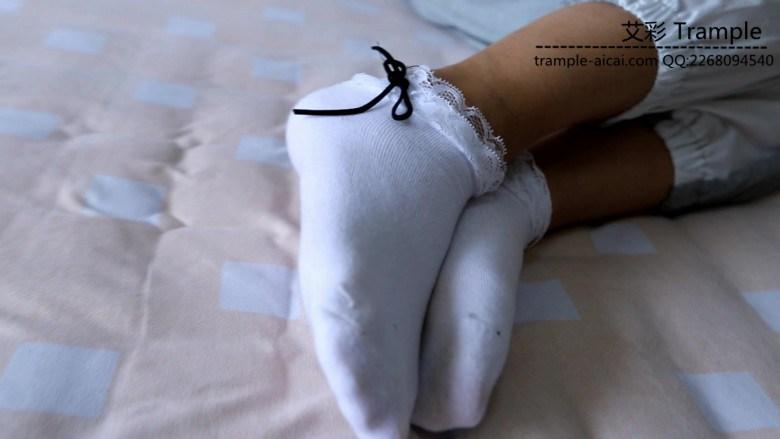 偷拍学姐第五弹 夏天的雪地靴 续