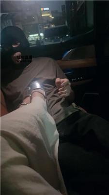 【猴歌】气质素人车内臭脚丫调 JS250410-6