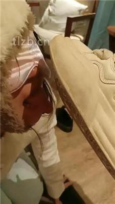 【爱可呀】双S-伺候超模学姐-胯下羞辱/舔脚清理鞋底