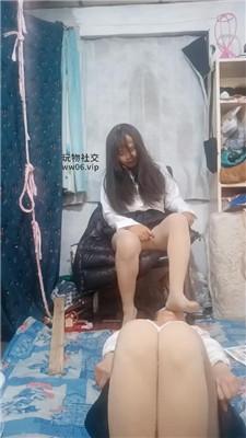 【伪娘和人妻】蓬头垢面的狗喜欢酸臭脚 JS250211-27