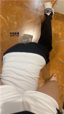 【小凤梨】磕头求舔纹身小妹的脚  JS250419-9