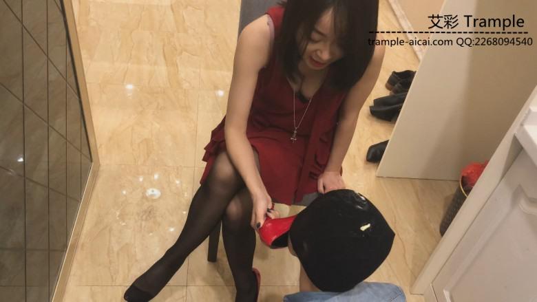 《湘香女王》女主人刁难侮辱乞丐