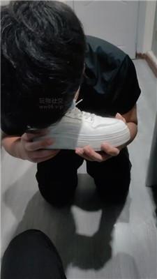 【沐沐大大】小白鞋白袜踩踏喂食 JS250306-21