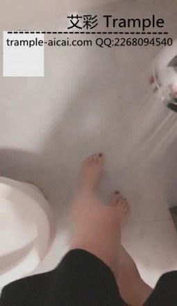 VIVI黑丝玩弄双狗奴