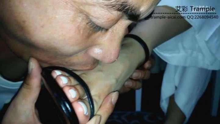 长沙湘香女王强迫奴才学习恋足基本技能 长沙湘香女王强迫奴才学习恋足基本技能