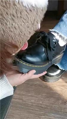 【爱可呀】双S-伺候超模学姐-胯下羞辱/舔脚清理鞋底