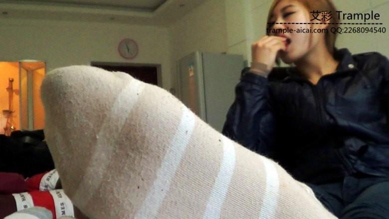 黑冰臭条纹袜子虐奴