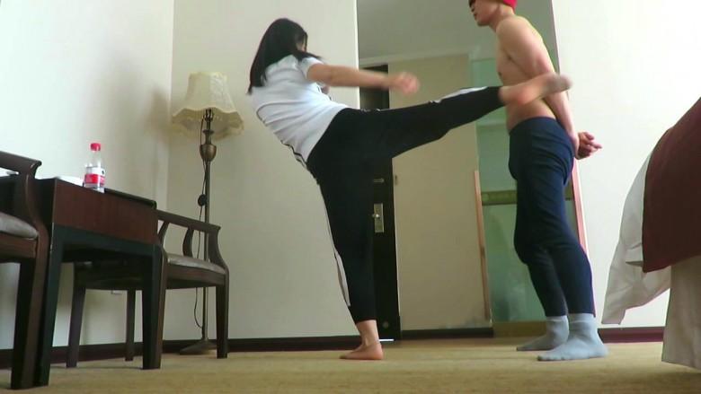 超美现役60KG级跆拳美女教练踢打！