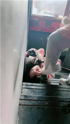 【桃子老师】户外楼梯间-小白鞋白袜虐母畜