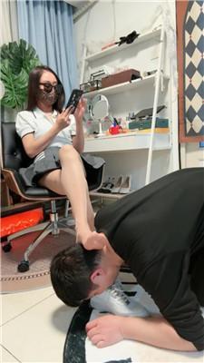 【苒溪】沉浸式-舔肉丝脚/强制闻鞋 JS250224-20