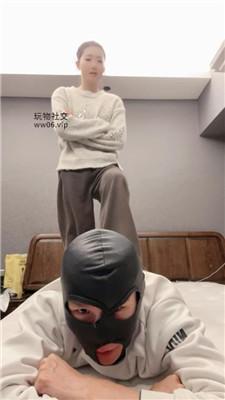 【伊未】坐脸窒息-白袜脚踩虐 bf50393